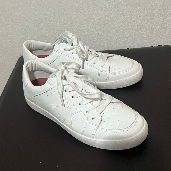 D&L Shoes - G&L white sneakers 7.5